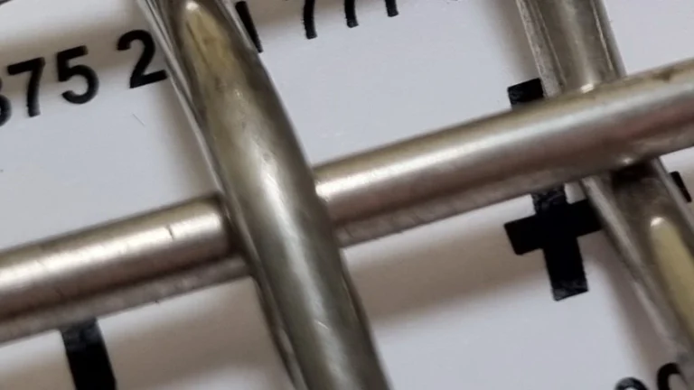 #31 Тканая частично рифленая канилированная сетка. Переплетение проволок.