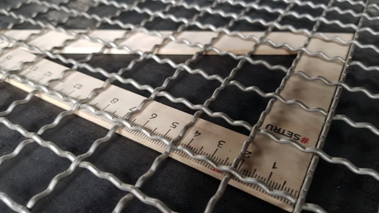 #32 Тканая сложно рифленая. Ячейка 20х20х2мм. Шаг переплетения кратный 3.