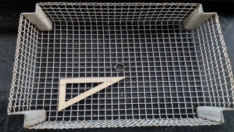 Корзина проволочная канилированная. Ячейки 20*20